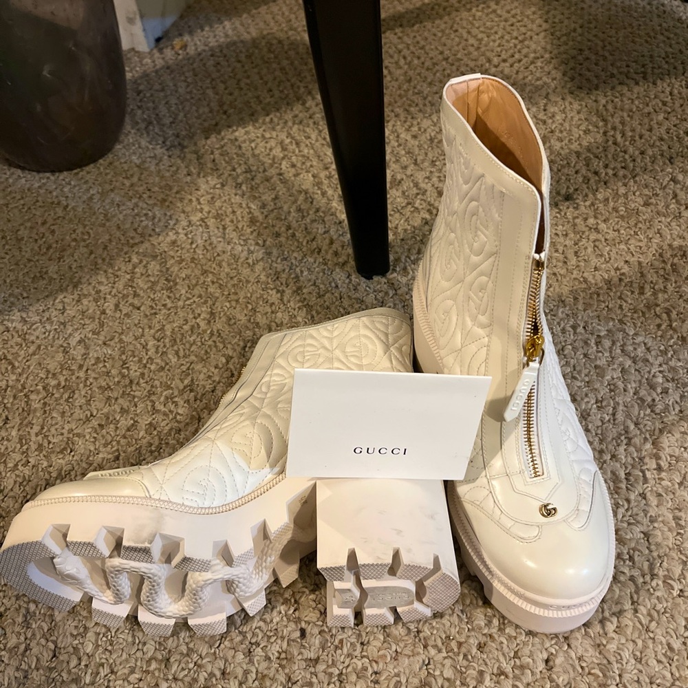 Gucci White Gold Zipper Boots